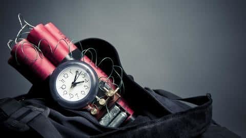 Woman passenger informed authorities about the bomb Woman passenger informed authorities about the bomb
