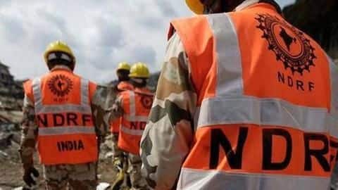 NDRF helping Delhi Fire Service team to rescue people NDRF helping Delhi Fire Service team to rescue people