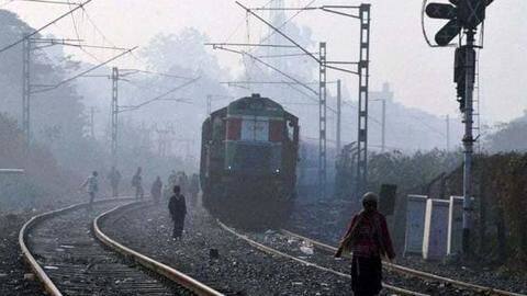 Delhi: Fog reduces visibility, 11 trains delayed by 2-3 hours Delhi: Fog reduces visibility, 11 trains delayed by 2-3 hours
