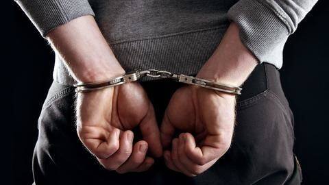 Thane police arrest dozen men in cases of godown break-ins Thane police arrest dozen men in cases of godown break-ins