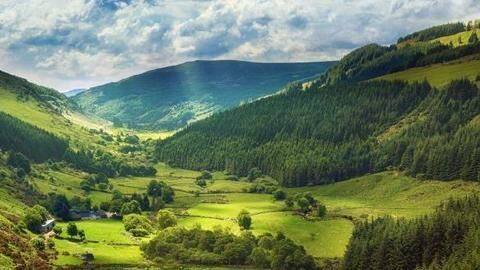 Ireland: Think breathtaking views and friendly locals Ireland: Think breathtaking views and friendly locals
