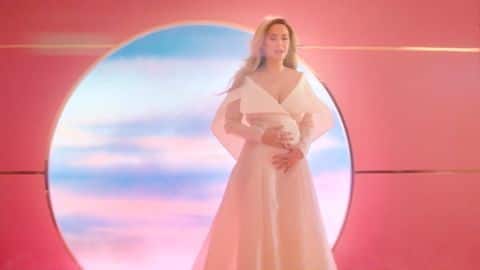 In new music video, Katy Perry reveals she is pregnant