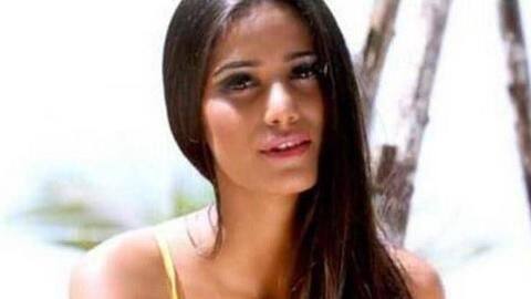 Poonam Pandey booked by Mumbai Police for violating lockdown Poonam Pandey booked by Mumbai Police for violating lockdown