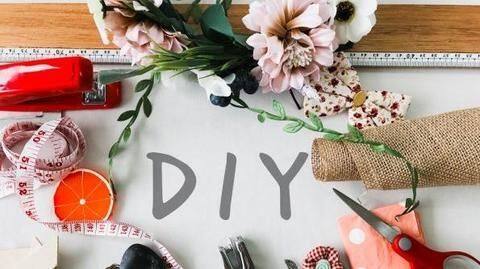 Method 3: Consider giving out DIY gifts Method 3: Consider giving out DIY gifts