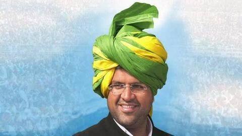 Neck-to-neck fight between BJP, Congress; Chautala emerges as kingmaker Neck-to-neck fight between BJP, Congress; Chautala emerges as kingmaker