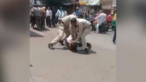 Man, whose mask slipped, beaten severely by cops in MP Man, whose mask slipped, beaten severely by cops in MP