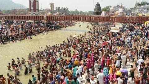 Difficult to follow coronavirus norms, says cop on Kumbh crowd Difficult to follow coronavirus norms, says cop on Kumbh crowd