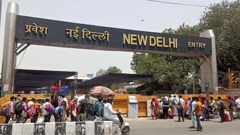 Delhi shuts private offices amid COVID-19 surge; essential services exempt Delhi shuts private offices amid COVID-19 surge; essential services exempt