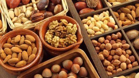 Top foods to eat on vegetarian Keto-diet: Nuts and seeds Top foods to eat on vegetarian Keto-diet: Nuts and seeds