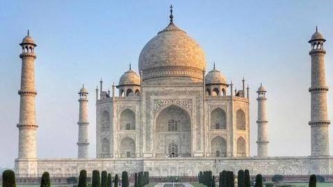 Taj Mahal briefly shut after hoax bomb threat call Taj Mahal briefly shut after hoax bomb threat call