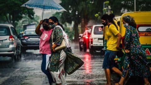IMD forecasts heavy rainfall for these states today IMD forecasts heavy rainfall for these states today