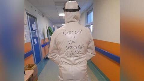 Italian nurse proposes to girlfriend using his PPE kit Italian nurse proposes to girlfriend using his PPE kit