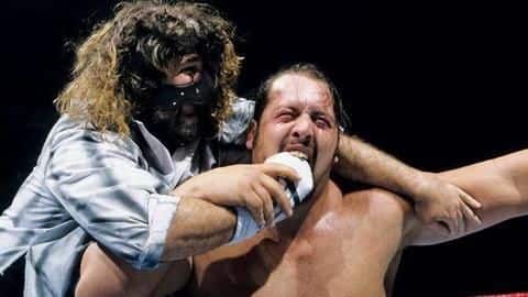 5 worst finishing moves in WWE's history 5 worst finishing moves in WWE's history