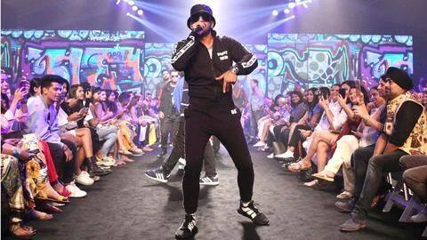 #GullyBoy: Ranveer trolled for injuring fans during 'Lakme Fashion Week' #GullyBoy: Ranveer trolled for injuring fans during 'Lakme Fashion Week'