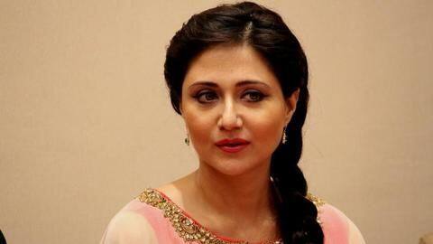 Swastika Mukherjee schools trollers for slamming her for 'saggy b**bs' Swastika Mukherjee schools trollers for slamming her for 'saggy b**bs'