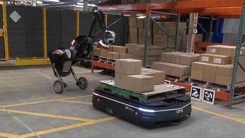 Watch: These robots handle warehouse jobs like real pros Watch: These robots handle warehouse jobs like real pros