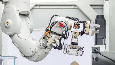 Apple could share its 'Daisy' robot to boost electronics' recycling Apple could share its 'Daisy' robot to boost electronics' recycling