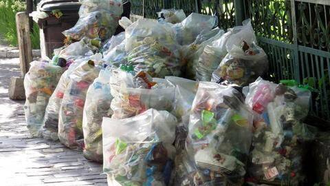 How they collect and recycle plastics How they collect and recycle plastics