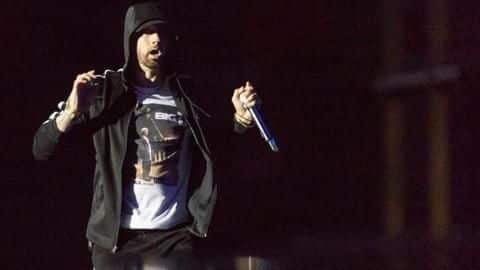 Google Assistant rapping on Eminem's Godzilla! Google Assistant rapping on Eminem's Godzilla!