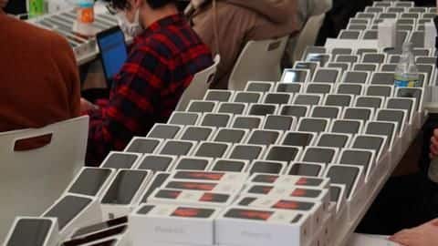 Japan giving 2,000 iPhones to passengers stuck on coronavirus-hit ship Japan giving 2,000 iPhones to passengers stuck on coronavirus-hit ship