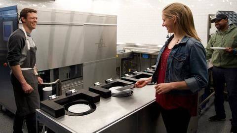 Now, an AI robot can do dishes for you Now, an AI robot can do dishes for you