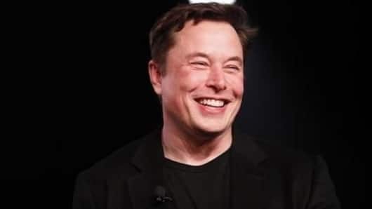 Tesla cars will soon stream Netflix and YouTube