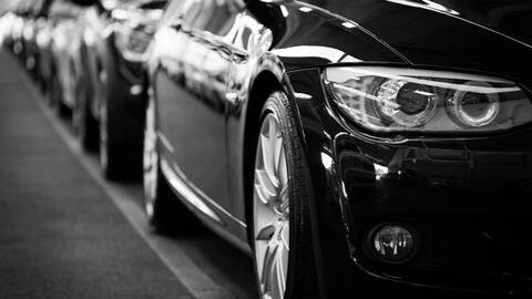 MIT's tech can help self-driving cars 'see' around the corners MIT's tech can help self-driving cars 'see' around the corners