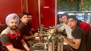 Indian cab-driver refuses fare, offered dinner by Pakistani cricketers