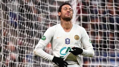 French Cup: Post defeat, did Neymar punch a fan? French Cup: Post defeat, did Neymar punch a fan?