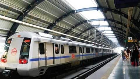 Woman jumps on Metro track to pick up Rs. 2,000 Woman jumps on Metro track to pick up Rs. 2,000