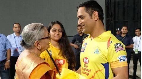 Dhoni meets special fan after defeat, wins hearts on Twitter Dhoni meets special fan after defeat, wins hearts on Twitter