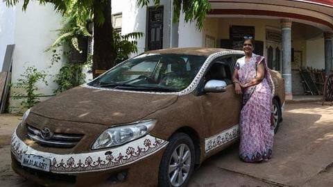 This Ahmedabad woman coated her car with cow-dung: Here's why This Ahmedabad woman coated her car with cow-dung: Here's why