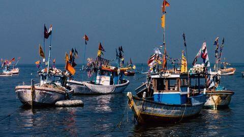 Fisherman killed off Gujarat coast; 10 Pakistani Navy personnel booked Fisherman killed off Gujarat coast; 10 Pakistani Navy personnel booked