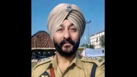 Arrested with terrorists, J&K DSP alleges senior cop's involvement: Report Arrested with terrorists, J&K DSP alleges senior cop's involvement: Report