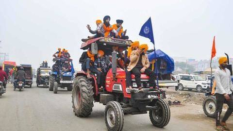 Delhi Police clears tractor rally, say farmers; police contradicts claim Delhi Police clears tractor rally, say farmers; police contradicts claim