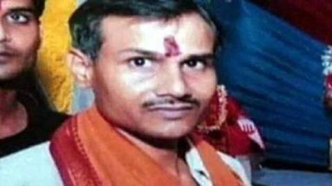 Family refuses to cremate body until Adityanath's visit Family refuses to cremate body until Adityanath's visit