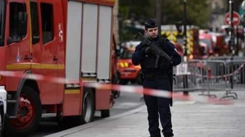 Center of Paris sealed off following attack Center of Paris sealed off following attack
