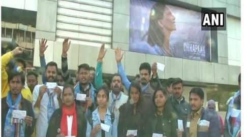 'Chhapaak' v/s 'Tanhaji' turned into Congress v/s BJP 'Chhapaak' v/s 'Tanhaji' turned into Congress v/s BJP