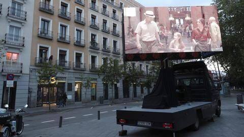 Under lockdown, Spaniards entertain themselves with 'balcony cinema' in Madrid Under lockdown, Spaniards entertain themselves with 'balcony cinema' in Madrid