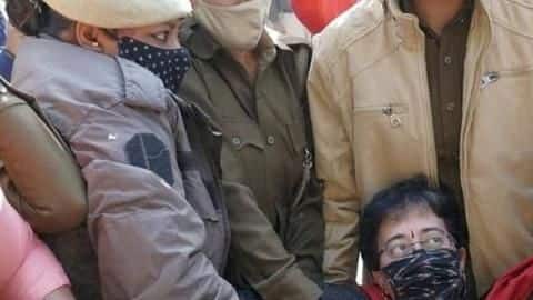Raghav Chadha, Atishi detained ahead of protest over 'NDMC scam' Raghav Chadha, Atishi detained ahead of protest over 'NDMC scam'