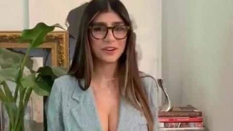 Khalifa clarifies she never expected millions; revealed ground reality Khalifa clarifies she never expected millions; revealed ground reality