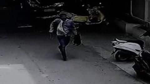 Vijayawada: Man beheads wife, walks with severed head in hand Vijayawada: Man beheads wife, walks with severed head in hand