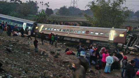 5 dead, 20 injured as Bikaner-Guwahati Express derails in Bengal 5 dead, 20 injured as Bikaner-Guwahati Express derails in Bengal