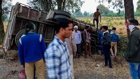 PM Modi condoles death of 16 laborers in Maharashtra's Jalgaon PM Modi condoles death of 16 laborers in Maharashtra's Jalgaon