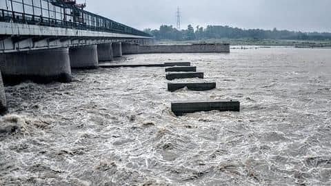 Delhi: Yamuna nears danger-mark, flood alert issued, government starts preparations Delhi: Yamuna nears danger-mark, flood alert issued, government starts preparations