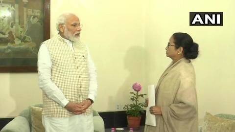 Modi meets Banerjee at Raj Bhavan in Kolkata Modi meets Banerjee at Raj Bhavan in Kolkata