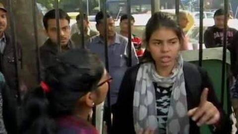 Woman protesting against Hyderabad incident detained by Delhi Police Woman protesting against Hyderabad incident detained by Delhi Police