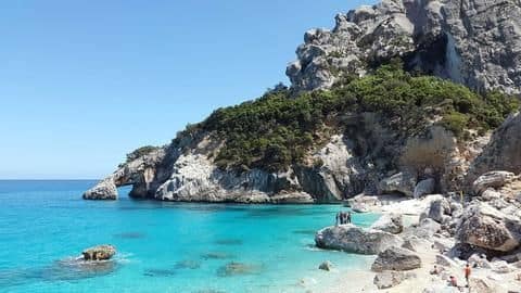Couple takes sand from Italy beach, faces jail for 'stealing' Couple takes sand from Italy beach, faces jail for 'stealing'