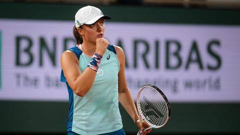2022 French Open: World number one Iga Swiatek progresses 2022 French Open: World number one Iga Swiatek progresses