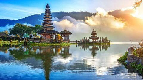 Lake Bratan, Bali, Indonesia Lake Bratan, Bali, Indonesia